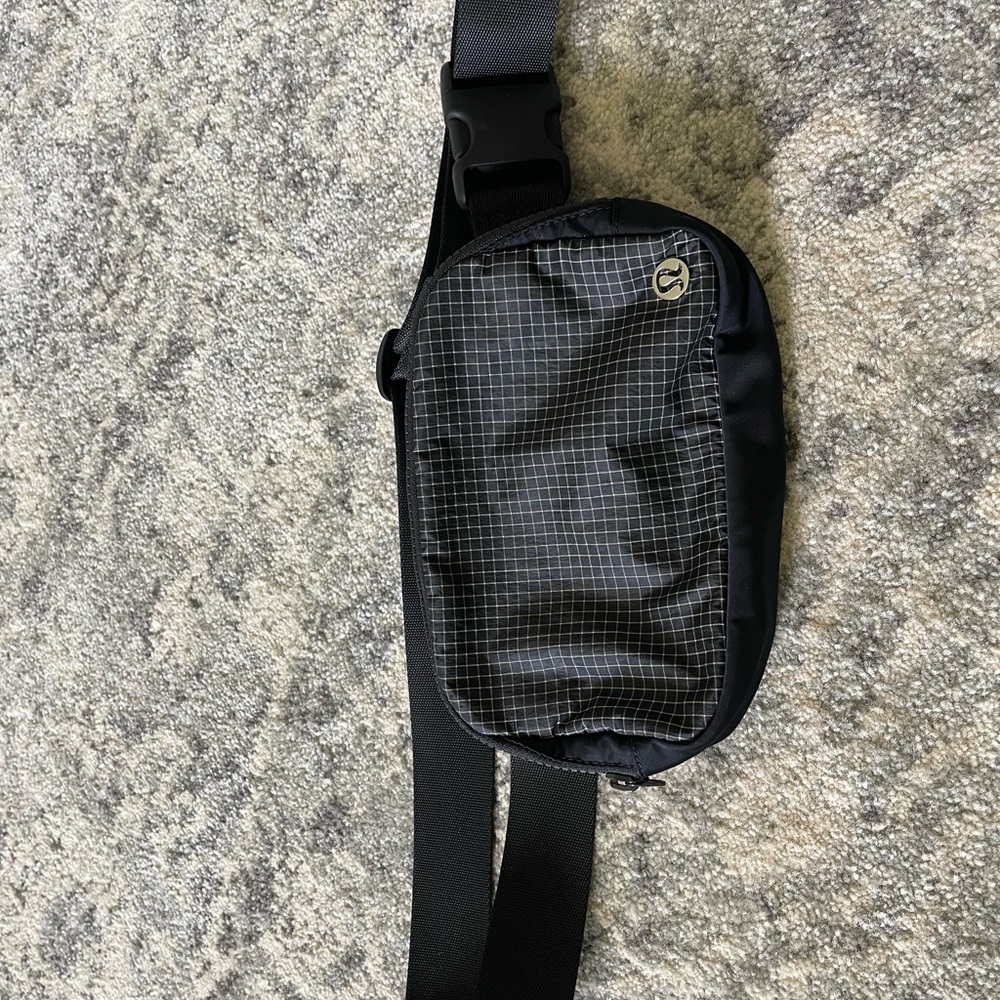 Lululemon Everywhere Belt Bag